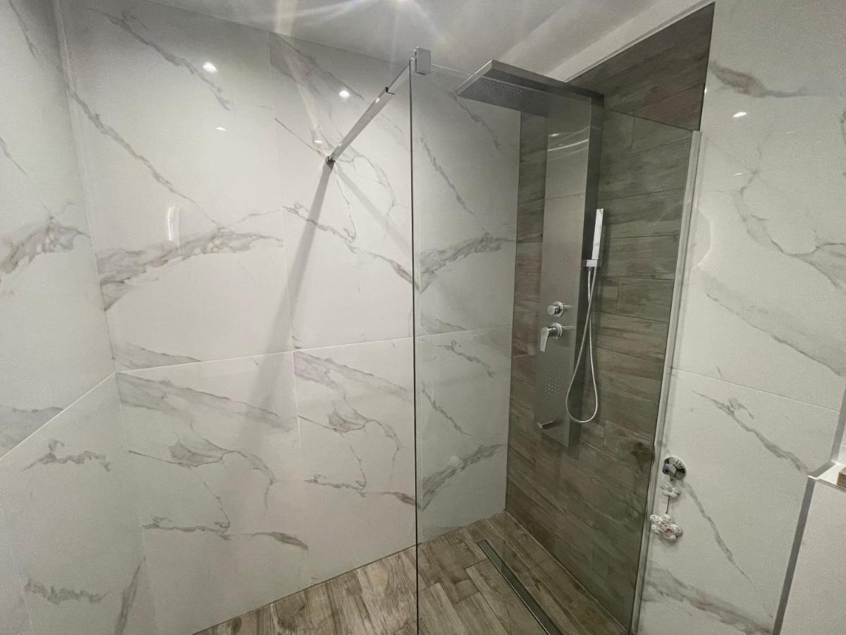Lovely And Sunny Apartament 300M From Beach!! Peraía 외부 사진